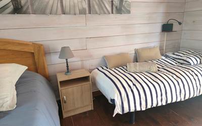 jolie chambre avec 2 lits-presta