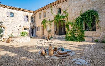 Cour du prieure-presta