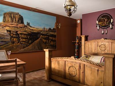 Western-City_Monument Valley