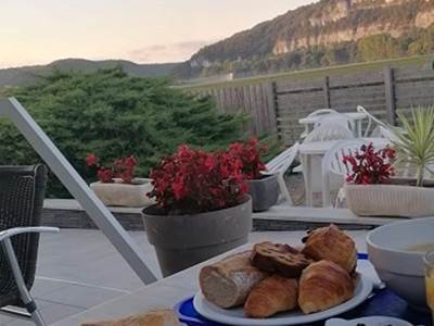 Petit déjeuner en terrasse