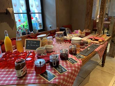 Petit dejeuner servi Au Grès du marché