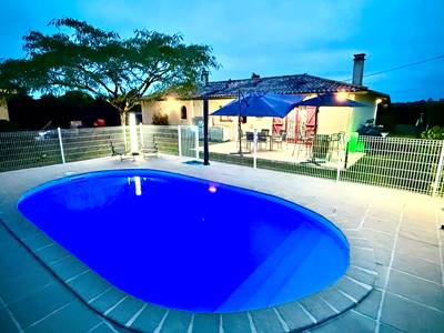 piscine-mas-des-anges-bain-minuit-terrasse-soleil_soussans-margaux_couple-romantique.jpg