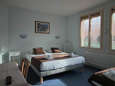 Au_Val_Dore_La_Bourboule_chambre_quadruple_2_grands_lits