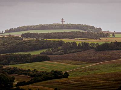 croix-de-lorraine-à-colombey-les-2-eglises