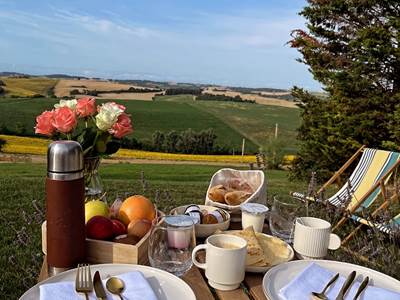 petit déjeuner face aux Pyrénées