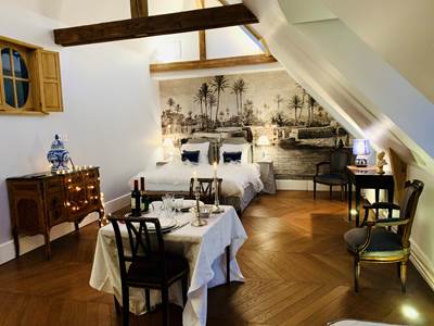 table de fête dans la suite Edouard