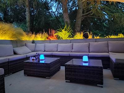 Terrasse couverte avec salon de jardin et Spa nordique (chauffé au bois)