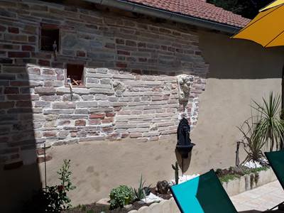 Le mur ancien refait cet hiver