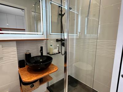 salle-de-bain-chambre-gabriel-douche-italienne_mas-des-anges_soussans-margaux_couple_luxe_confort