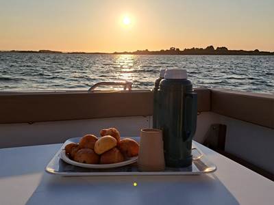 merzen croisière privative sur le golfe du morbihan petit dejeuner lever de soleil 1