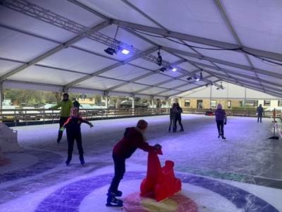 26317714611253123582091791629626355398255065n-photo-around