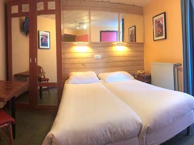 Vue panoramique de la chambre 12 Twin ou Double pour bien se rendre compte de sa description mais pas de sa dimension.