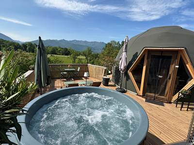 Jaccuzi avec vue imprenable sur les Pyrénées