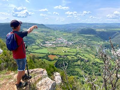 Randonnée vue sur le viaduc de Millau