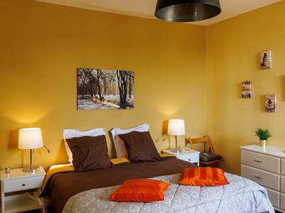 Une chambre baignée de lumière