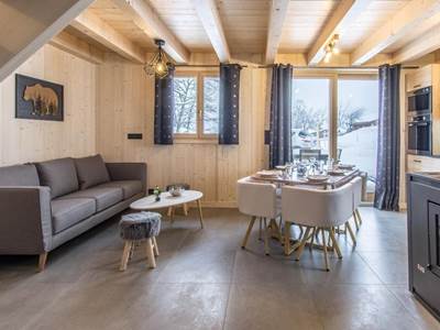 Pièce de vie avec poêle à bois