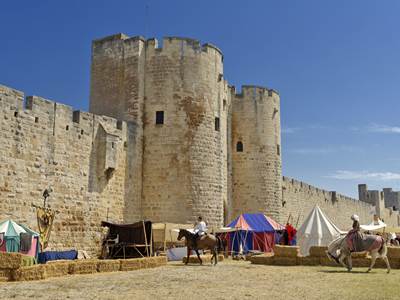 127046779 (1)-photo-around