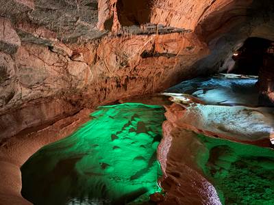 Les Mazets du Rouret - découverte de la Grotte La Cocalière