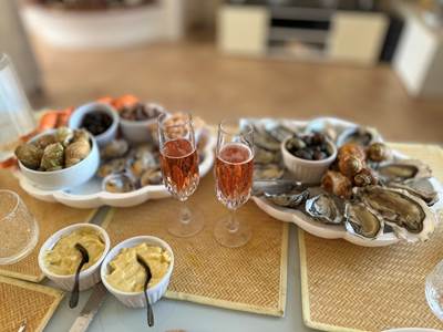 repas-fruit-de-mer-sur-demande-local-mas-des-anges_soussans-margaux_couple-famille