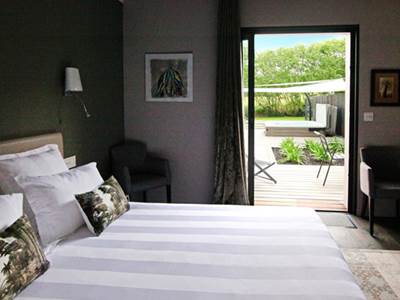 Chambre Cocoon équipée PMR avec Jacuzzi extérieur privatif