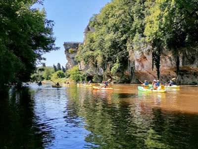 #lascauxcanoe #vezereperigord #canoesaintleonsurvezere #evg #canoedordogne #detente #saintleonsurvezere