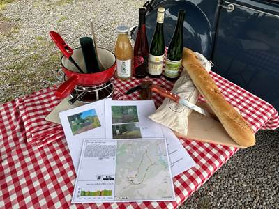 photo table complete avec carte et détail