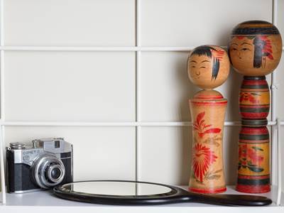 La déco est chinée pour illustrer les noms de chaque chambre