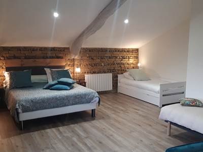 Une chambre familiale pour 4 personnes. Un cinquième couchage est possible grâce au lit gigogne.