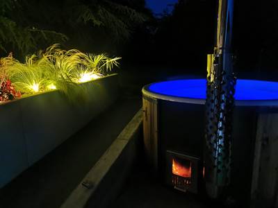 Spa nordique sur la terrasse privative côté jardin