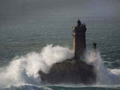 128510491-photo-around