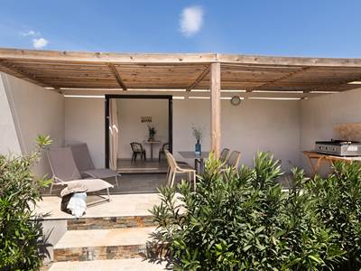 residence-vacances-i-levri-porto-vecchio-corse -appartement-terrasse-5-6-7-8-cote-piscine