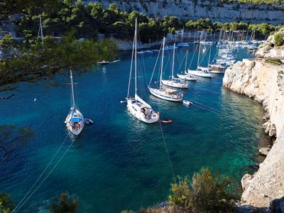 169448160-photo-around