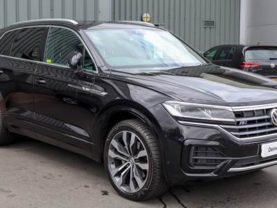 2018_Volkswagen_Touareg_V6_R-Line_TDi_Automatic_3.0_Front