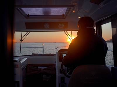 Merzen Croisières privatives sur le Golfe du Morbihan lever de soleil