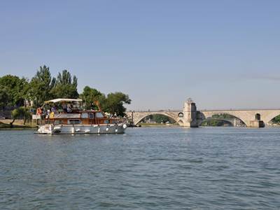 f41618fb-b5ab-4f32-ae72-32937887db54-photo-around