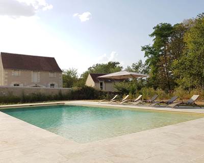 Piscine extérieure chauffée du Domaine des Cyclamens-galerie 