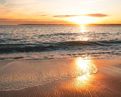 Coucher de soleil de la plage des Sables Blancs Concarneau Finistère Bretagne