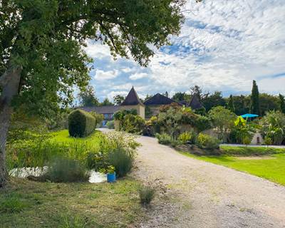 Maison Manechal_Entrance to the estate-galerie 