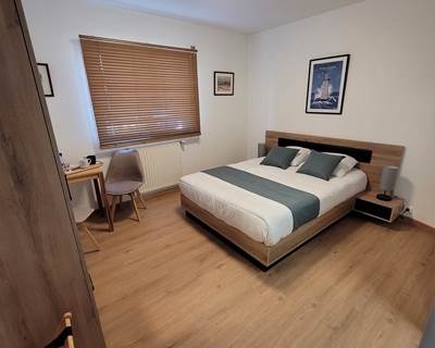 " LA  CORVETTE " Accès facilité rez-de-chaussée, 2 personnes avec salle de bain privative-galerie 