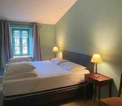 Chambre lit double, étage, salle de bain privative, vue jardin, vignoble, chambres d'hôtes