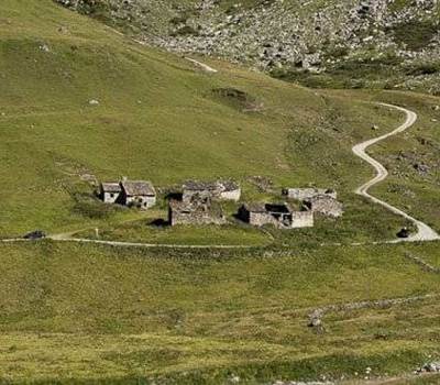LE PREMIER VILLAGE
