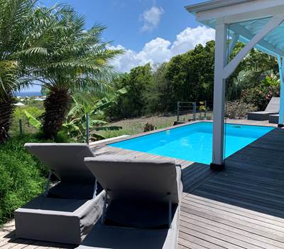Terrasse extérieure et piscine