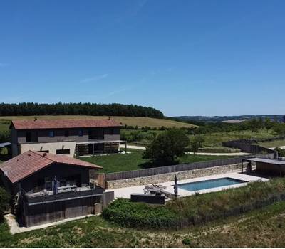 Hitton-séjours-nature-gîte-piscine