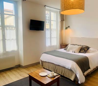 Les appartements du 10 proche Thermes_Rochefort_Tête d' Alouette_ grand lit 160x200