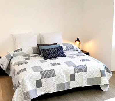 Lit queen size au 2eme étage