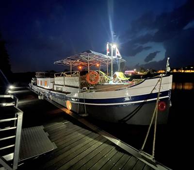 Gaïa amarré pour la nuit au Ponton de Sapiac