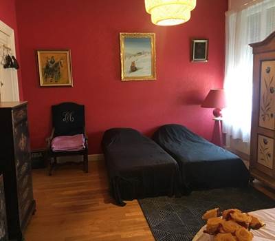 CHAMBRES-GUEBWILLER-Chambre-Quadruple-avec-Salle-de-Bains-Commune-4-personnes-Lits-Simples