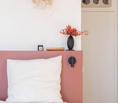 Tête de lit chambre rouge