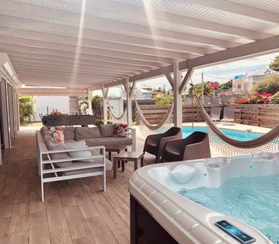 Jacuzzi, salon extérieur et Baby-foot