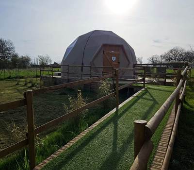 Dôme géodésique bulle situé à Sancerre